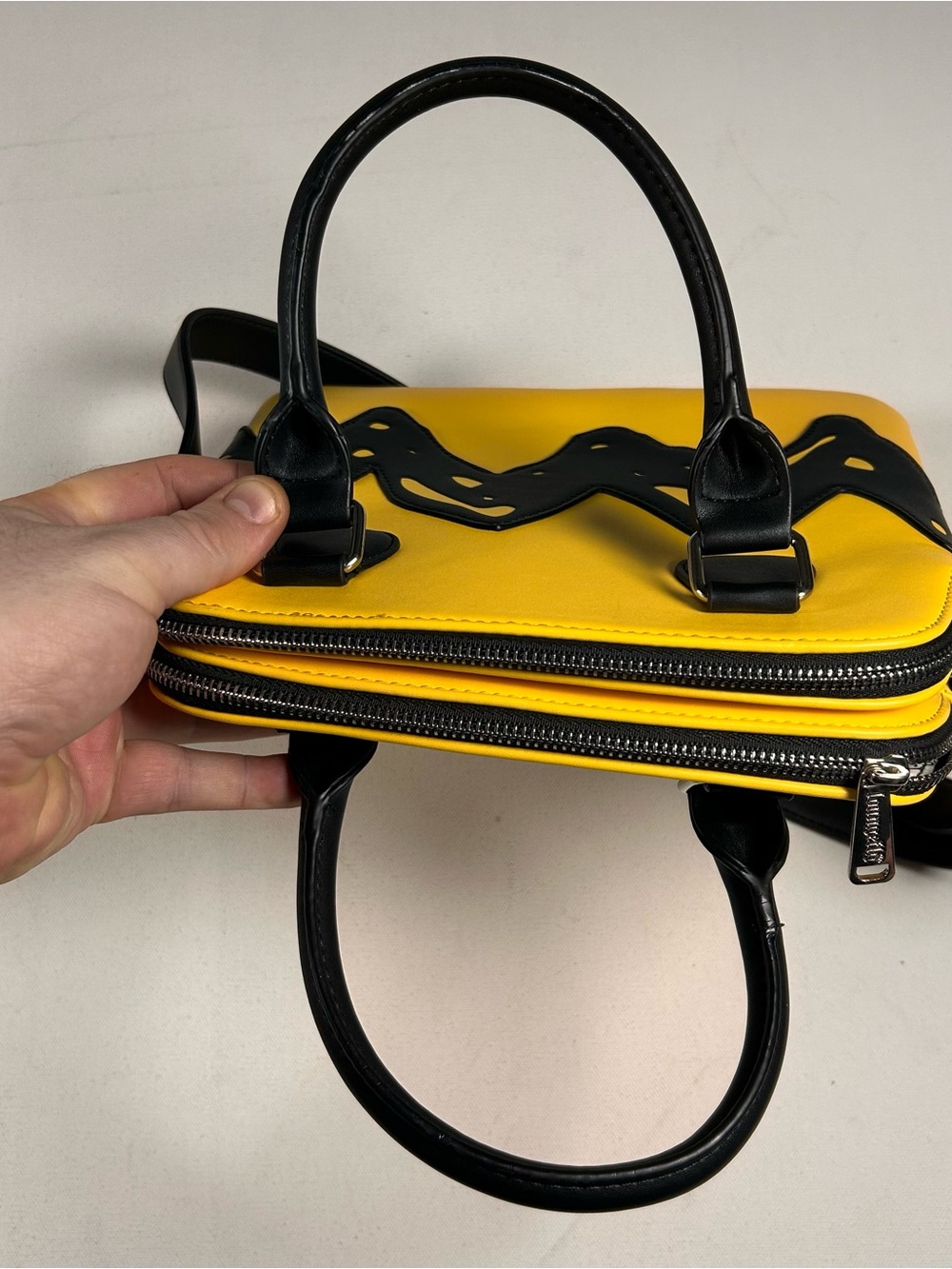 Loungefly Peanuts Crossbody Purse Charlie Brown RARE - Picture 7 of 13